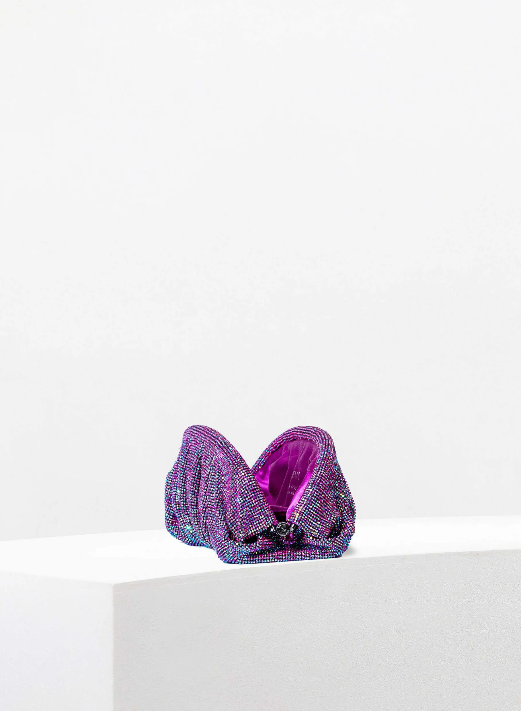 venus_la_couchee_the_merr_1.webp Benedetta Bruzziches Venus La Couchee The Merry Wives Of Windsor> Crystal Bag