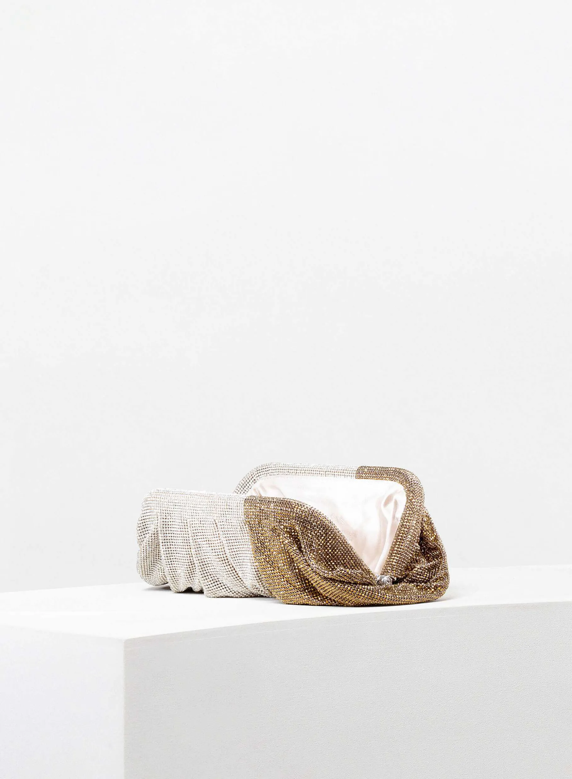 venus_la_grande_treasure_2.webp Benedetta Bruzziches Venus La Grande Treasure> Crystal Bag